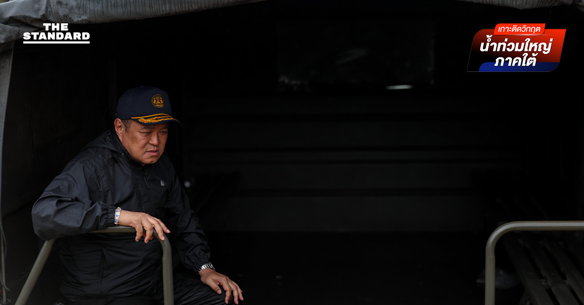 นายกฯ นั่งรถทหารตรวจน้ำท่วม หาดใหญ่ รับกดดัน ห่วงประชาชน เตรียมกลับ กทม. ประชุมด่วนออกมาตรการเยียวยา-ฟื้นฟู 10