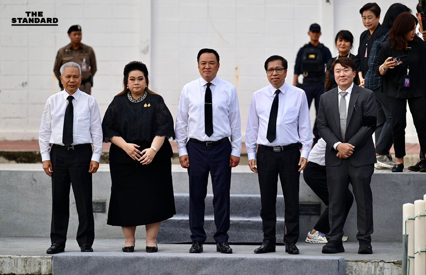 นายกฯ ควงภริยา สืบสานประเพณีลอยกระทง เล็งหารือ เลขานายกฯ ฟื้น ตลาดน้ำริมคลองผดุงกรุงเกษม ยุครัฐบาลประยุทธ์ 5