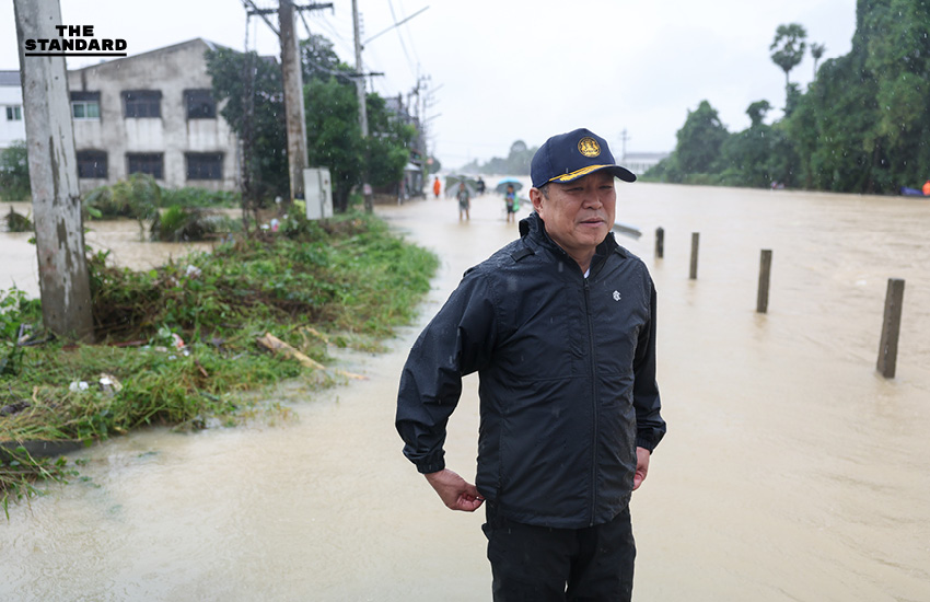 นายกฯ ลงพื้นที่น้ำท่วม หาดใหญ่ ชาวบ้านฟ้อง โบกรถ ปภ. 2 รอบไม่จอด แต่นายกฯ มา กลับจอด 1