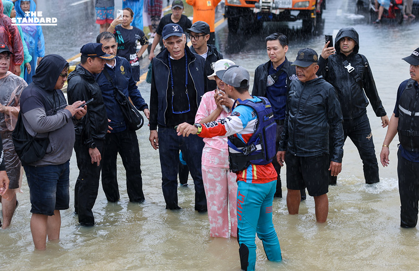 นายกฯ ลงพื้นที่น้ำท่วม หาดใหญ่ ชาวบ้านฟ้อง โบกรถ ปภ. 2 รอบไม่จอด แต่นายกฯ มา กลับจอด 7