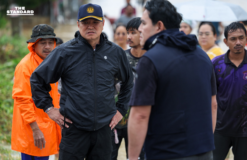 นายกฯ ลงพื้นที่น้ำท่วม หาดใหญ่ ชาวบ้านฟ้อง โบกรถ ปภ. 2 รอบไม่จอด แต่นายกฯ มา กลับจอด 9