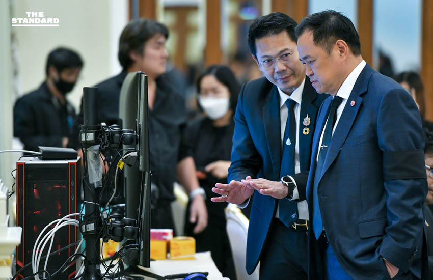 นายกฯ เข้าวอร์รูมติดตามสถานการณ์น้ำท่วมใต้ ทำเนียบรัฐบาล 1