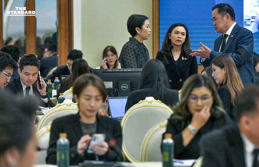 นายกฯ เข้าวอร์รูมติดตามสถานการณ์น้ำท่วมใต้ ทำเนียบรัฐบาล 2