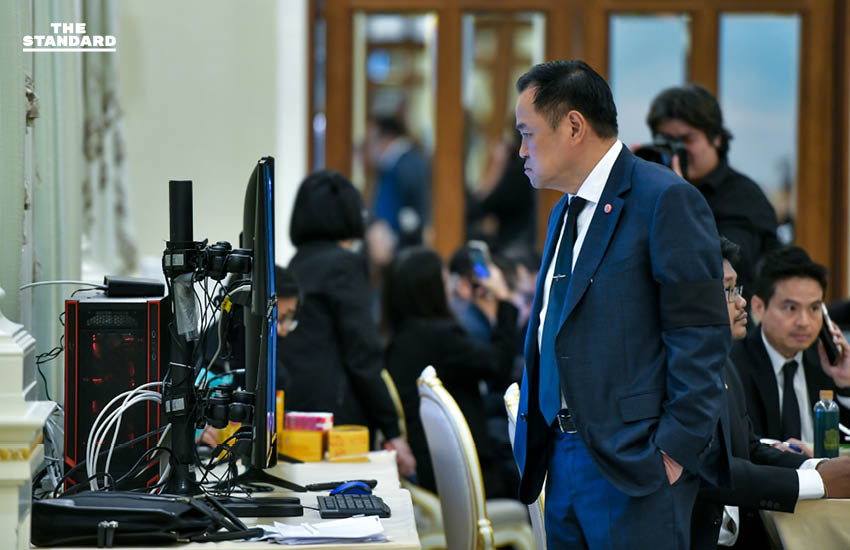 นายกฯ เข้าวอร์รูมติดตามสถานการณ์น้ำท่วมใต้ ทำเนียบรัฐบาล 3