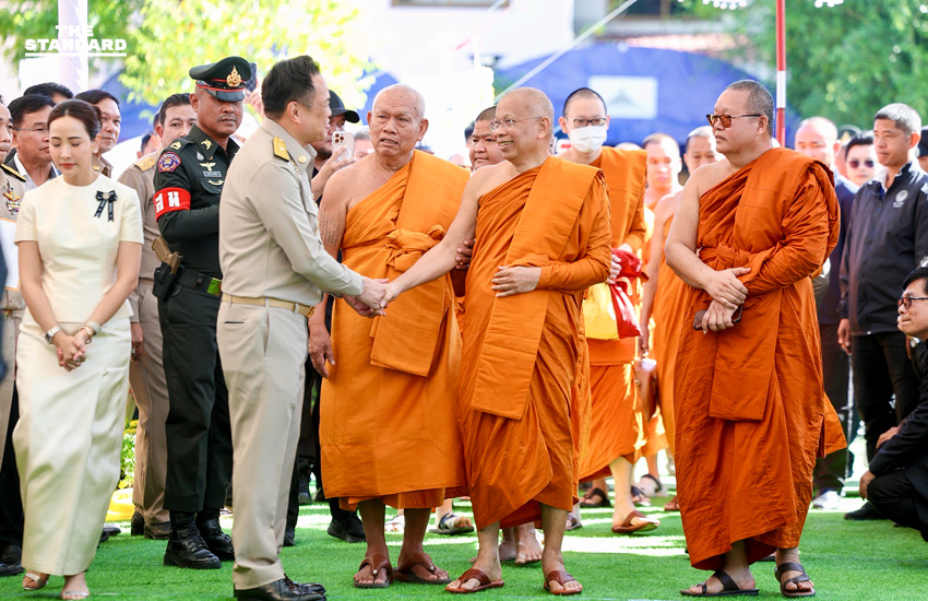 นายกฯ พร้อมภริยา ร่วมพิธียกยอดฉัตรทองคำ พระมหาธาตุแก่นนครวัดหนองแวง 3