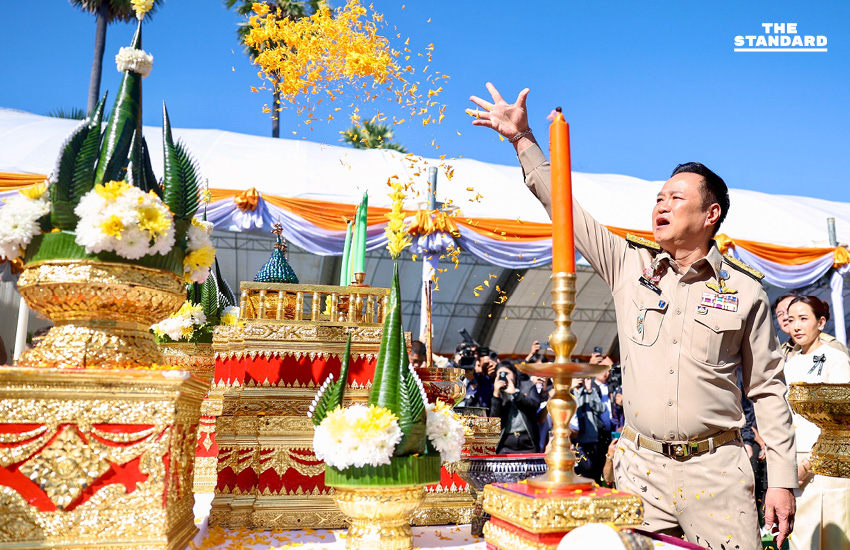 นายกฯ พร้อมภริยา ร่วมพิธียกยอดฉัตรทองคำ พระมหาธาตุแก่นนครวัดหนองแวง 4