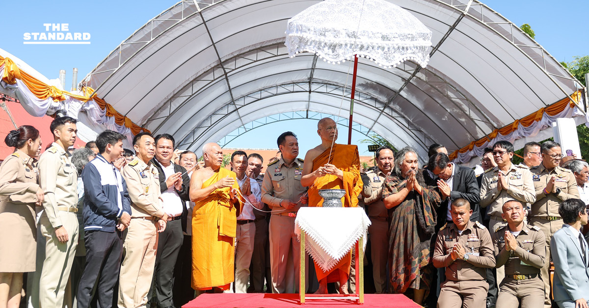 นายกฯ พร้อมภริยา ร่วมพิธียกยอดฉัตรทองคำ พระมหาธาตุแก่นนครวัดหนองแวง