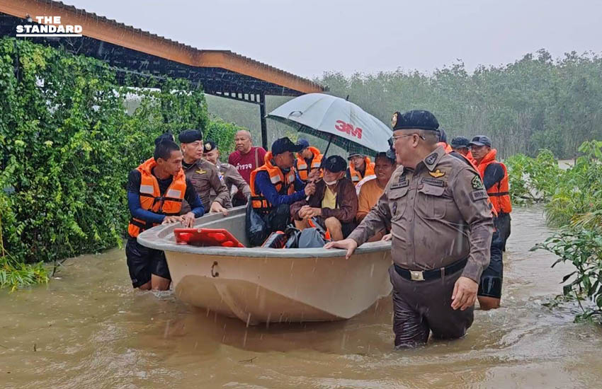 ผบ.ตร. สั่งตั้งสายตรวจทางน้ำ เฝ้าบ้านชาว หาดใหญ่ ป้องกันโจรขโมยของช่วงน้ำท่วม 2