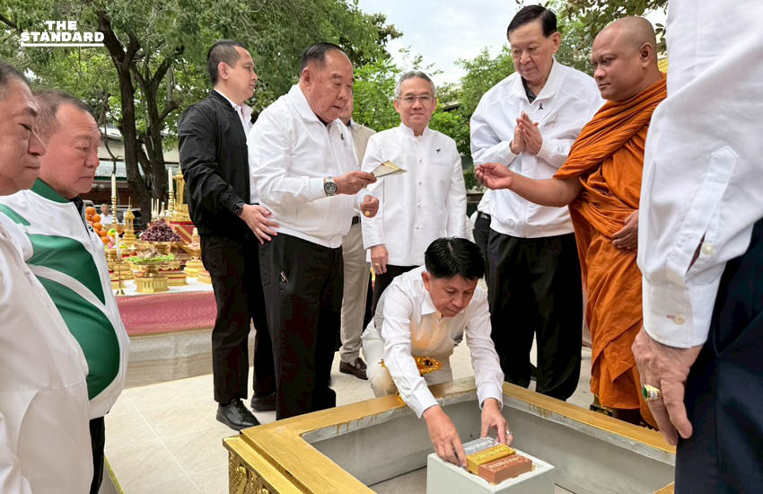 ประวิตรทำพิธีตั้งศาลพระภูมิ-ศาลตายาย เสริมสิริมงคลที่ทำการ พรรคพลังประชารัฐ แห่งใหม่ 1