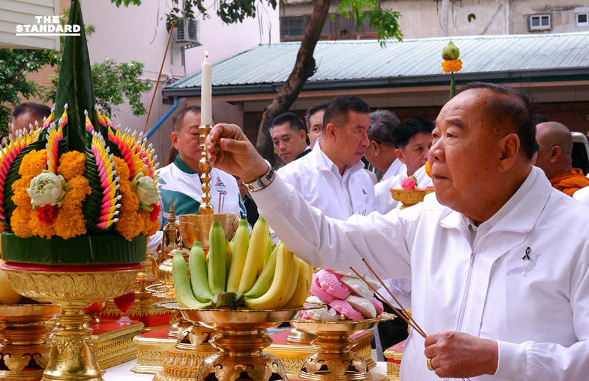 ประวิตรทำพิธีตั้งศาลพระภูมิ-ศาลตายาย เสริมสิริมงคลที่ทำการ พรรคพลังประชารัฐ แห่งใหม่ 3