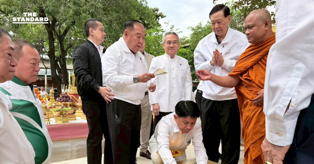 ประวิตรทำพิธีตั้งศาลพระภูมิ-ศาลตายาย เสริมสิริมงคลที่ทำการ พรรคพลังประชารัฐ แห่งใหม่