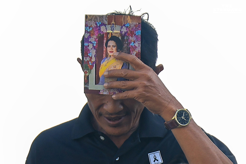 เปิดให้ประชาชนเข้ากราบถวายบังคมพระบรมศพ สมเด็จพระพันปีหลวง เป็นวันแรก ตั้งแต่ 9.00 - 21.00 น. 2