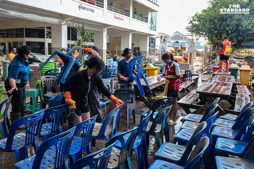 เร่งฟื้นฟู โรงเรียนหาดใหญ่วิทยาลัยสมบูรณ์กุลกันยา หลังน้ำลด ชั้นล่างจมมิด 100% ความเสียหายรวมกว่า 20 ล้านบาท 10