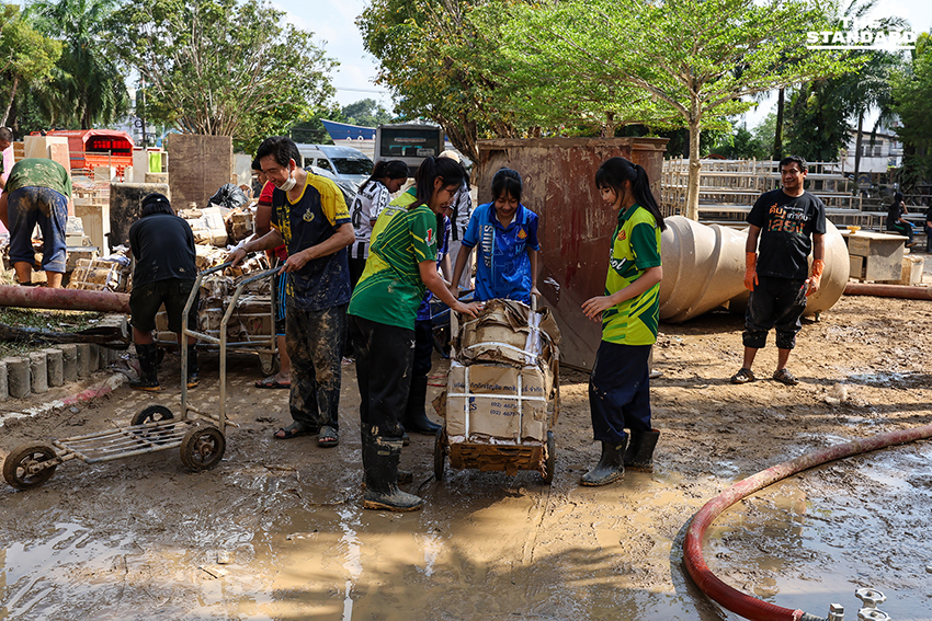 เร่งฟื้นฟู โรงเรียนหาดใหญ่วิทยาลัยสมบูรณ์กุลกันยา หลังน้ำลด ชั้นล่างจมมิด 100% ความเสียหายรวมกว่า 20 ล้านบาท 2