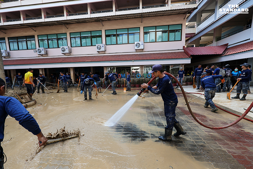 เร่งฟื้นฟู โรงเรียนหาดใหญ่วิทยาลัยสมบูรณ์กุลกันยา หลังน้ำลด ชั้นล่างจมมิด 100% ความเสียหายรวมกว่า 20 ล้านบาท 7