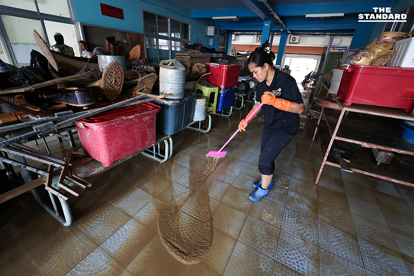 เร่งฟื้นฟู โรงเรียนหาดใหญ่วิทยาลัยสมบูรณ์กุลกันยา หลังน้ำลด ชั้นล่างจมมิด 100% ความเสียหายรวมกว่า 20 ล้านบาท 8