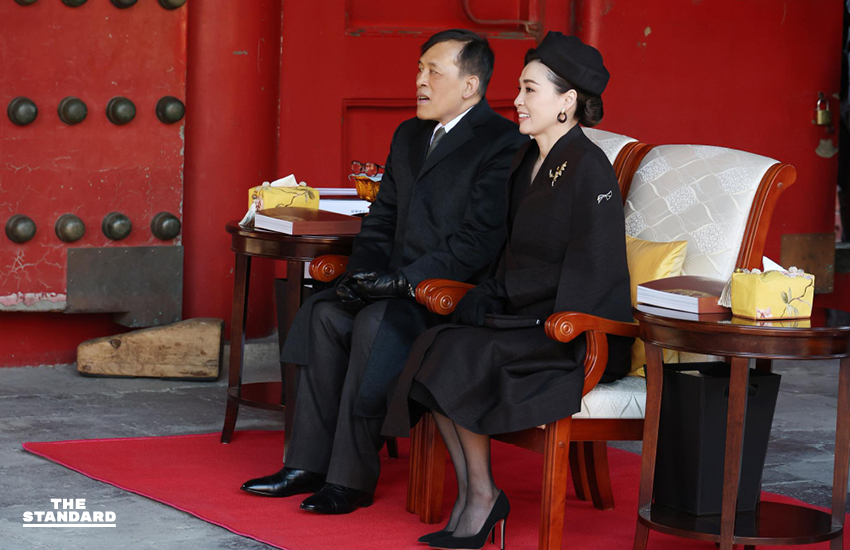 พระบาทสมเด็จพระเจ้าอยู่หัว สมเด็จพระนางเจ้า ฯ พระบรมราชินี เสด็จ ฯ ทอดพระเนตรนิทรรศการ ณ กรุงปักกิ่ง ก่อนเสด็จ ฯ กลับ ประเทศไทย 8