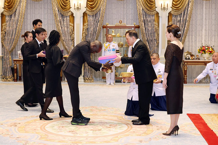 ในหลวง-พระราชินี พระราชทานพระบรมราชวโรกาสให้ ‘คิปโชเก้’ นักวิ่งชาวเคนยา เฝ้าฯ 1