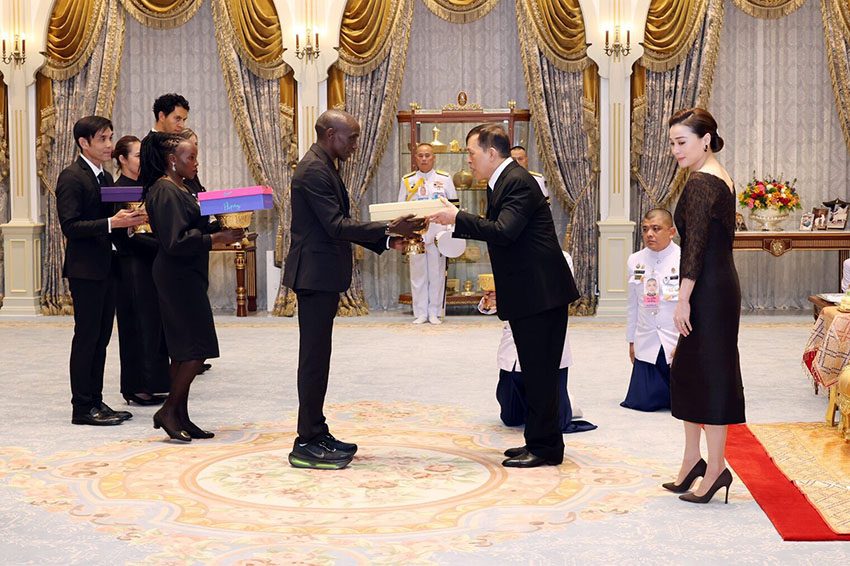 ในหลวง-พระราชินี พระราชทานพระบรมราชวโรกาสให้ ‘คิปโชเก้’ นักวิ่งชาวเคนยา เฝ้าฯ 2