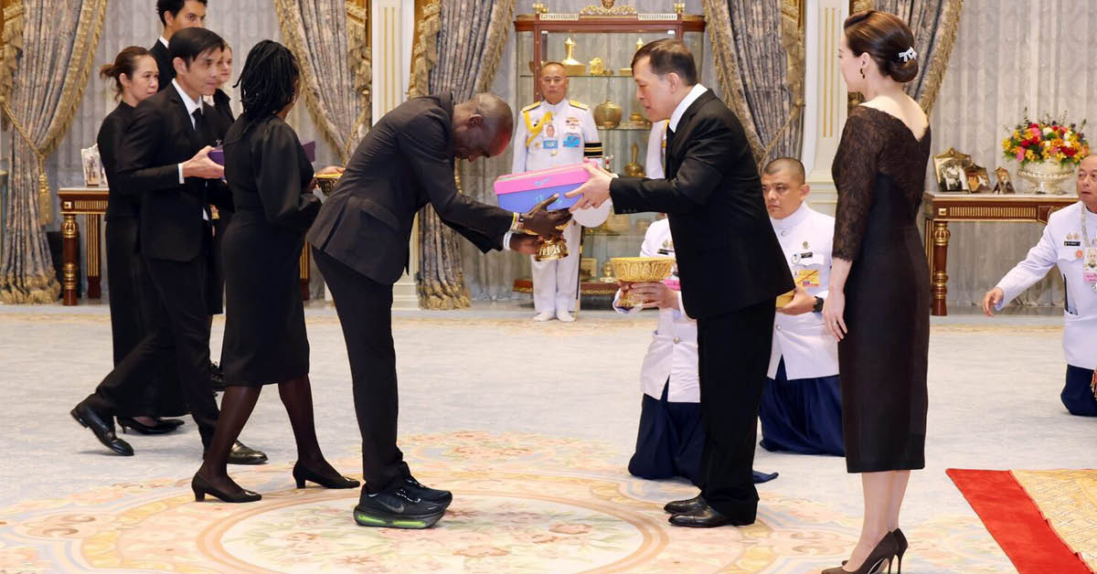 ในหลวง-พระราชินี พระราชทานพระบรมราชวโรกาสให้ ‘คิปโชเก้’ นักวิ่งชาวเคนยา เฝ้าฯ