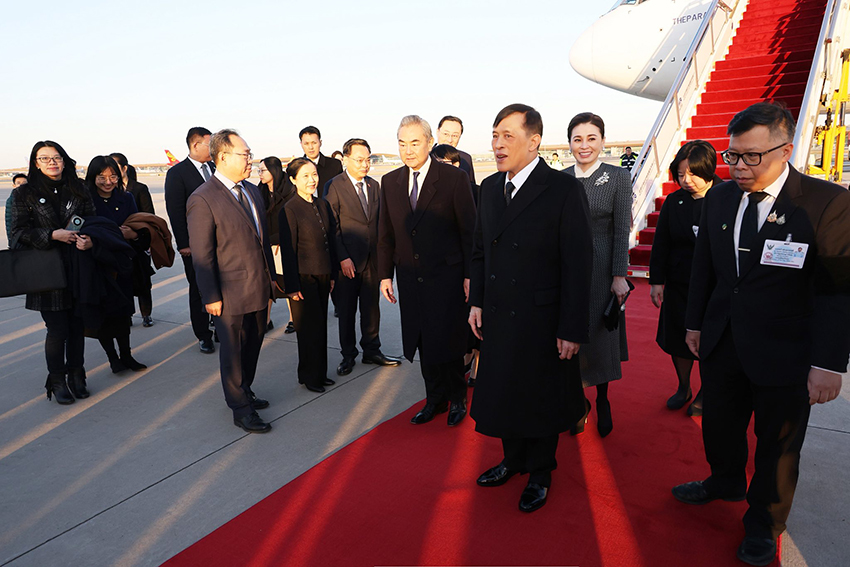 ในหลวง-พระราชินี เสด็จฯ ถึง สาธารณรัฐประชาชนจีน ในโอกาสเสด็จฯ เยือนอย่างเป็นทางการ สานสัมพันธ์ ไทย-จีน 50 ปี 3