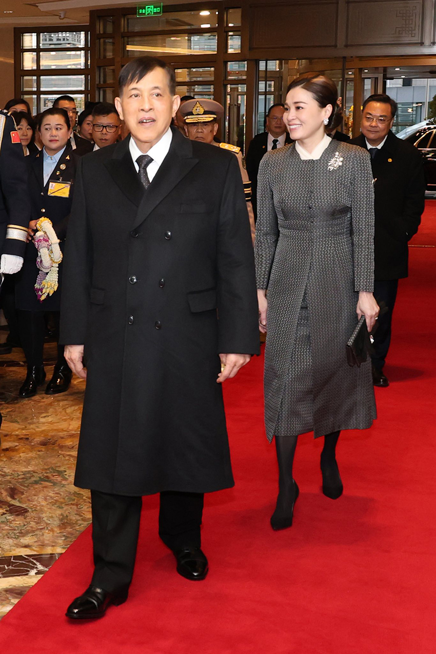 ในหลวง-พระราชินี เสด็จฯ ถึง สาธารณรัฐประชาชนจีน ในโอกาสเสด็จฯ เยือนอย่างเป็นทางการ สานสัมพันธ์ ไทย-จีน 50 ปี 8