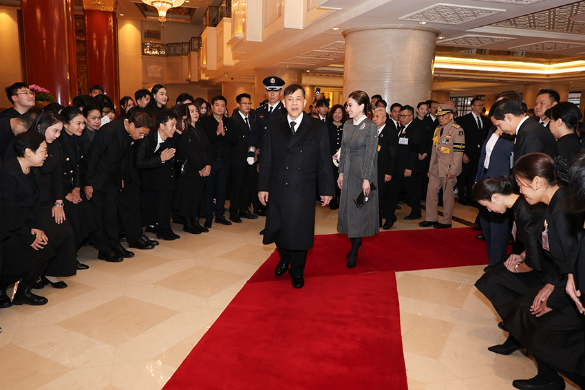 ในหลวง-พระราชินี เสด็จฯ ถึง สาธารณรัฐประชาชนจีน ในโอกาสเสด็จฯ เยือนอย่างเป็นทางการ สานสัมพันธ์ ไทย-จีน 50 ปี 9