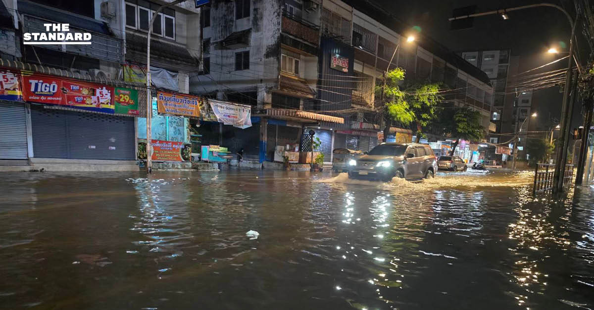 เปิดเทอมวันแรก น้ำยังท่วม 2 จุด ‘ดอนเมือง-ประเวศ’ ร.ร.เบญจมราชานุสรณ์สั่งเรียนออนไลน์ เตือน ชาว กทม. ฝนถล่มอีก 70%