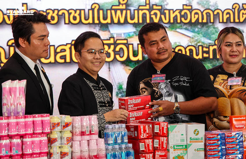 สว. ภิญญาพัชญ์ รับมอบของบริจาคจากภาคเอกชน ส่งต่อช่วยเหลือผู้ประสบภัยน้ำท่วม ใต้ 5