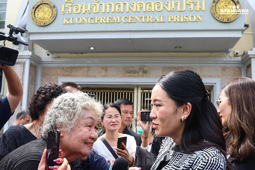 2 พี่น้องชินวัตรเยี่ยม ทักษิณ เรือนจำคลองเปรม ปัดตอบปมอัยการอุทธรณ์ ม.112 - ยังไม่คุยเรื่องคุก VIP 2