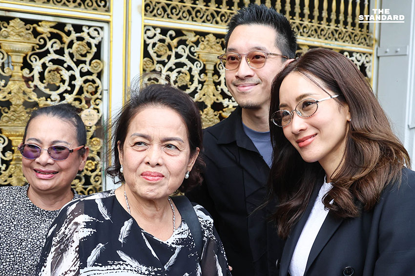 2 พี่น้องชินวัตรเยี่ยม ทักษิณ เรือนจำคลองเปรม ปัดตอบปมอัยการอุทธรณ์ ม.112 - ยังไม่คุยเรื่องคุก VIP 4