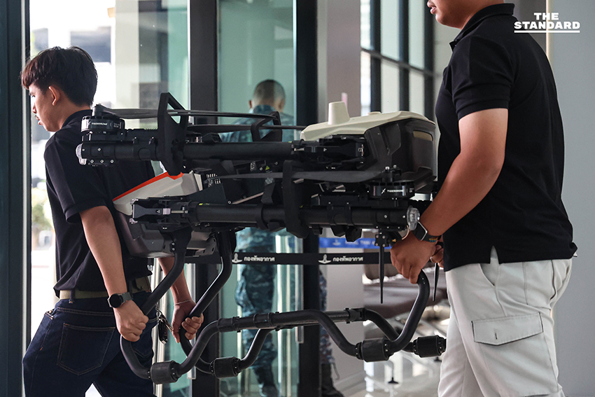 ศป.กฉ. จัดส่งกำลังพลและสิ่งของช่วยเหลือวิกฤตน้ำท่วม สงขลา เผย ใช้ AI กรองข้อมูลจัดลำดับช่วยผู้ประสบภัย สงขลา 11