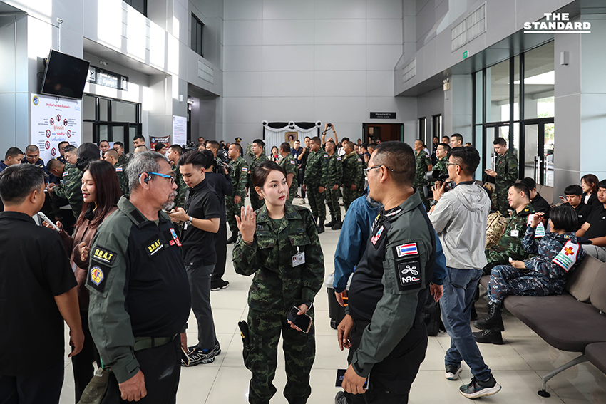 ศป.กฉ. จัดส่งกำลังพลและสิ่งของช่วยเหลือวิกฤตน้ำท่วม สงขลา เผย ใช้ AI กรองข้อมูลจัดลำดับช่วยผู้ประสบภัย สงขลา 13