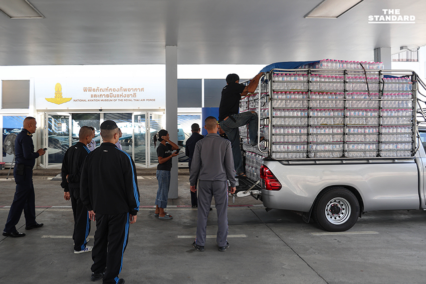 ศป.กฉ. จัดส่งกำลังพลและสิ่งของช่วยเหลือวิกฤตน้ำท่วม สงขลา เผย ใช้ AI กรองข้อมูลจัดลำดับช่วยผู้ประสบภัย สงขลา 14