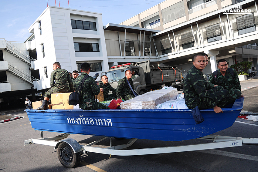 ศป.กฉ. จัดส่งกำลังพลและสิ่งของช่วยเหลือวิกฤตน้ำท่วม สงขลา เผย ใช้ AI กรองข้อมูลจัดลำดับช่วยผู้ประสบภัย สงขลา 2