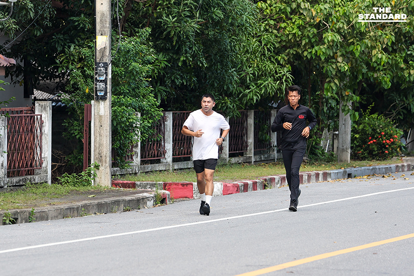 พล.ต.อ. สุรเชษฐ์ ลงพื้นที่ สงขลา ลุยช่วยน้ำท่วม ยืนยัน เขต 8 หาดใหญ่ ไม่อันตราย พร้อมจี้ รัฐบาล เปิดเผยยอดผู้เสียชีวิตจริง 4