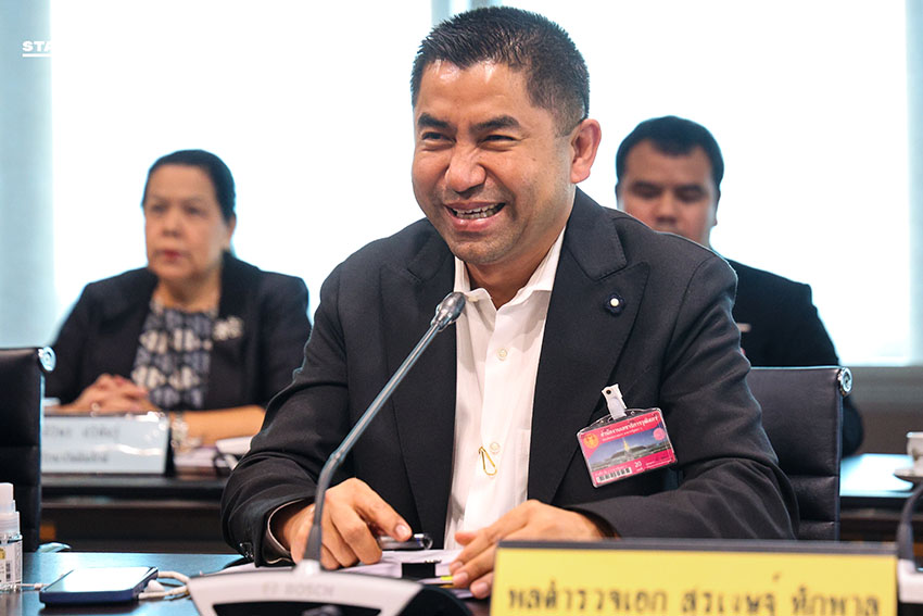 “เลวระยำ” สุรเชษฐ์เดือด ตร. ซื้อขายตำแหน่ง ชี้เป็นคนไม่มีอำนาจ พอมีก็เอาหมดทุกอย่าง ก่อนเข้าแจง กมธ. การกฎหมายฯ สว. 1