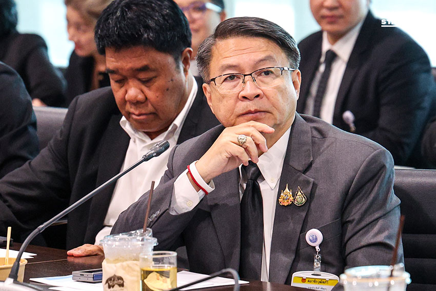 “เลวระยำ” สุรเชษฐ์เดือด ตร. ซื้อขายตำแหน่ง ชี้เป็นคนไม่มีอำนาจ พอมีก็เอาหมดทุกอย่าง ก่อนเข้าแจง กมธ. การกฎหมายฯ สว. 2