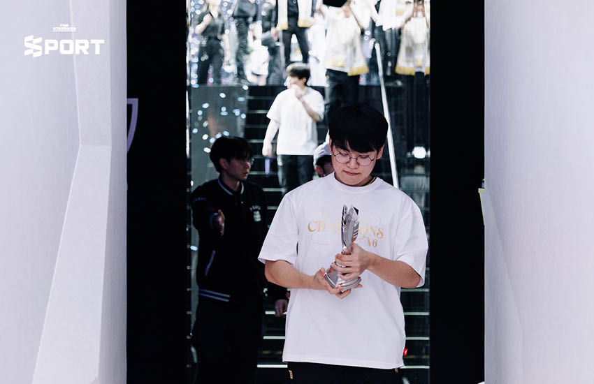 หนึ่งเดียวแห่ง **LoL T1** ครองแชมป์โลก 3 สมัยซ้อน แชมป์สมัยที่ 6 ของทีม และ **Faker** 7