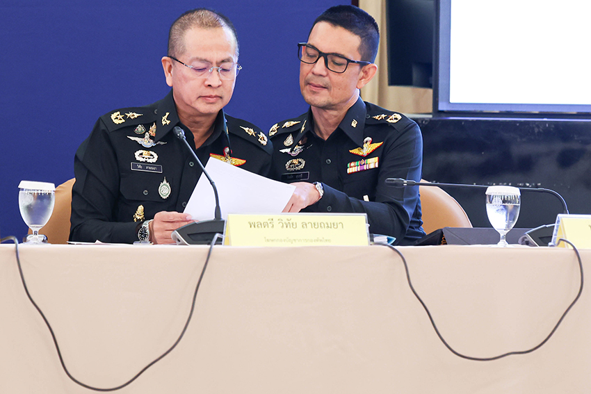 ทีมโฆษกร่วมแถลงผลหารือ ไทย-กัมพูชา ย้ำเดินหน้าด้วยข้อเท็จจริง ไม่ใช่ข่าวลือ จับตา 14 พ.ย. นี้ รอคำตอบ กัมพูชา ก่อนเริ่มวางหลักเขตแดน 4