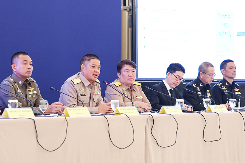 ทีมโฆษกร่วมแถลงผลหารือ ไทย-กัมพูชา ย้ำเดินหน้าด้วยข้อเท็จจริง ไม่ใช่ข่าวลือ จับตา 14 พ.ย. นี้ รอคำตอบ กัมพูชา ก่อนเริ่มวางหลักเขตแดน 5