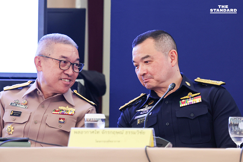 ทีมโฆษกร่วมแถลงผลหารือ ไทย-กัมพูชา ย้ำเดินหน้าด้วยข้อเท็จจริง ไม่ใช่ข่าวลือ จับตา 14 พ.ย. นี้ รอคำตอบ กัมพูชา ก่อนเริ่มวางหลักเขตแดน 9