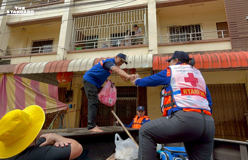 กองทัพไทยจัดทีมแพทย์ทหารลงพื้นที่ หาดใหญ่ รักษาพยาบาลประชาชน 3