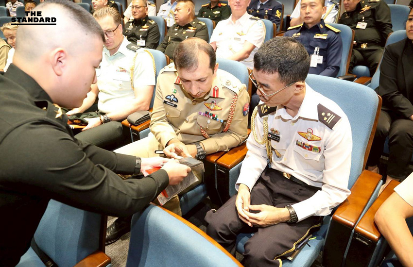 กองทัพไทยชี้แจงข้อเท็จจริง-หลักฐานเหตุปะทะชายแดน แก่ คณะผู้ช่วยทูตทหาร 18 ประเทศ 4