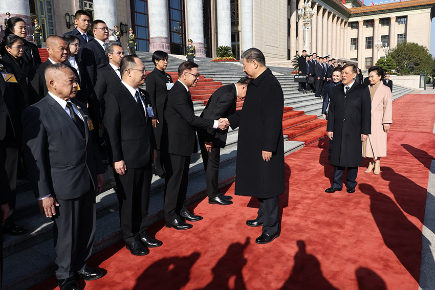 ในหลวง-พระราชินี เสด็จฯ มหาศาลาประชาชน สี จิ้นผิง-ภรรยา เฝ้าฯ รับเสด็จ 13