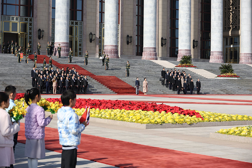 ในหลวง-พระราชินี เสด็จฯ มหาศาลาประชาชน สี จิ้นผิง-ภรรยา เฝ้าฯ รับเสด็จ 18