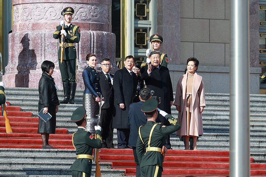 ในหลวง-พระราชินี เสด็จฯ มหาศาลาประชาชน สี จิ้นผิง-ภรรยา เฝ้าฯ รับเสด็จ 5