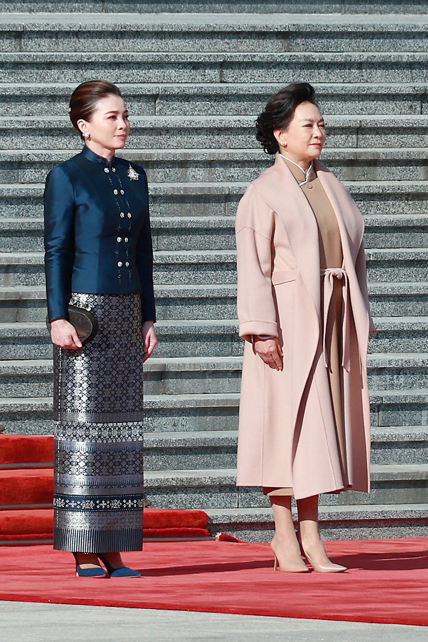 ในหลวง-พระราชินี เสด็จฯ มหาศาลาประชาชน สี จิ้นผิง-ภรรยา เฝ้าฯ รับเสด็จ 6