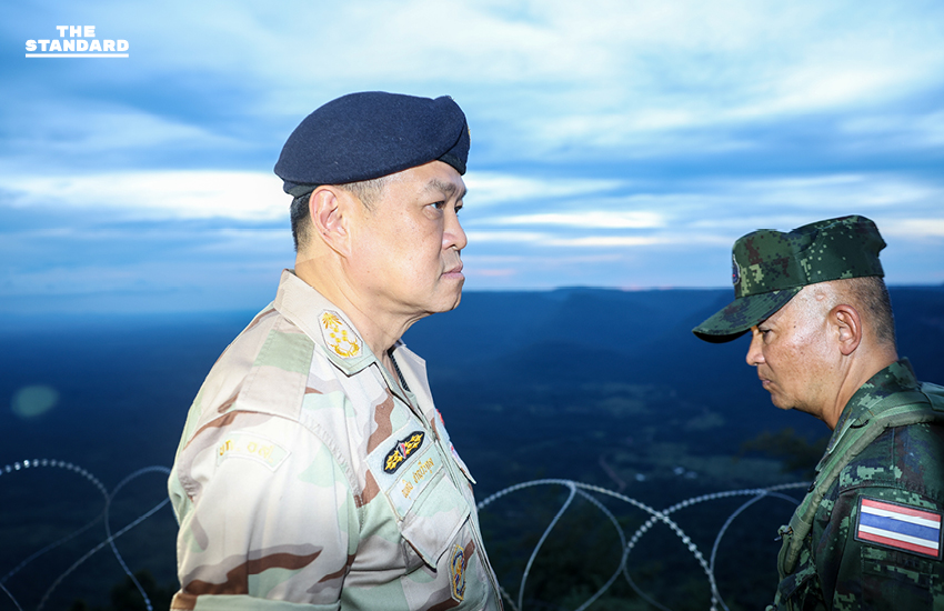 อนุทินขึ้น ภูมะเขือ ให้กำลังใจทหารแนวหน้า ร่วมร้อง เพลงชาติไทย บอก สันติภาพจบแล้ว จากนี้ ไทยกำหนดทางของตัวเอง 5