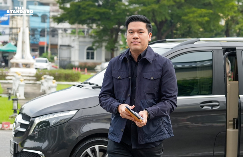 ครอบครัวชินวัตร เยี่ยม ทักษิณ เผย สุขภาพดีขึ้น-ชื่นชอบโยคะผู้สูงอายุ ห่วงน้ำท่วม เตรียมนำ มูลนิธิฯ ช่วยเหลือ 3